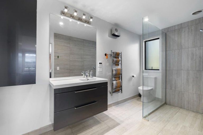 Photo of property in 2 Mulbury Way, Lower Shotover, Queenstown, 9304