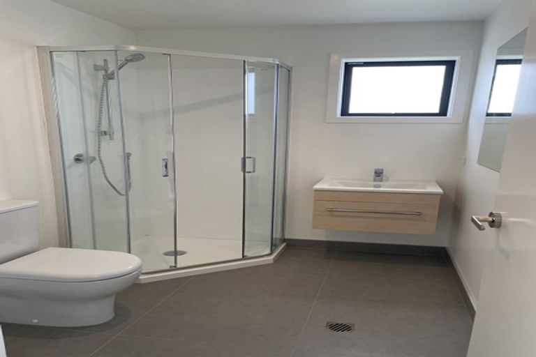 Photo of property in 1/12 Enderby Drive, Te Atatu Peninsula, Auckland, 0610