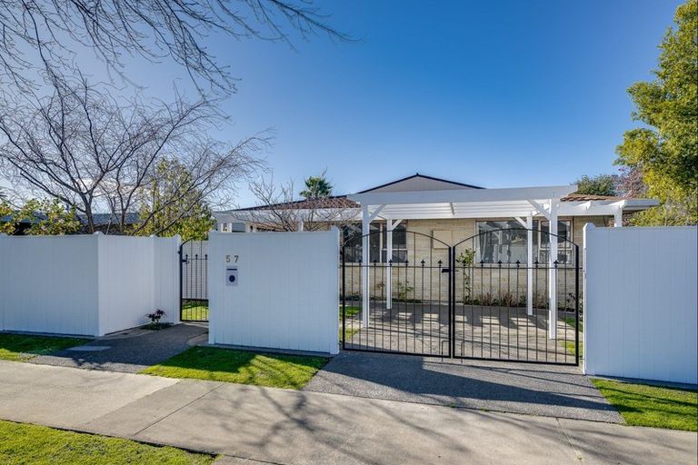 Photo of property in 57 Avenue Road, Greenmeadows, Napier, 4112
