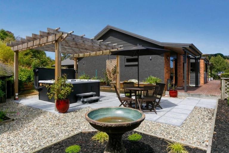 Photo of property in 34 Piro Place, Acacia Bay, Taupo, 3385