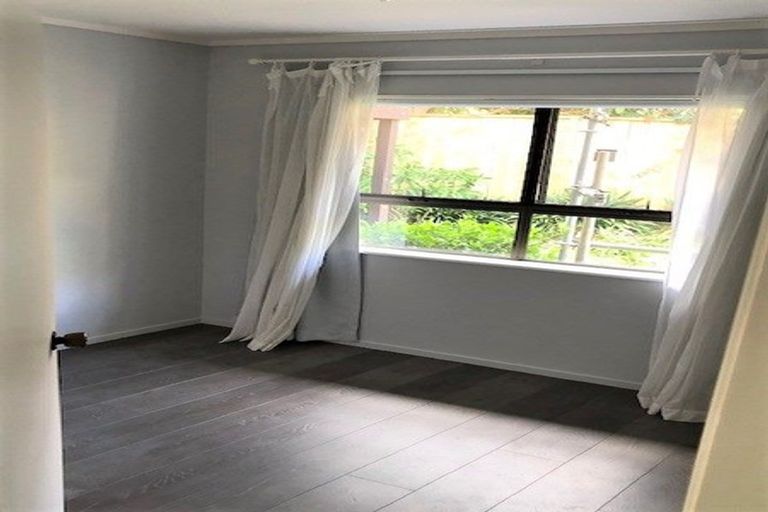 Photo of property in 7 Puawai Place, Northcote, Auckland, 0627