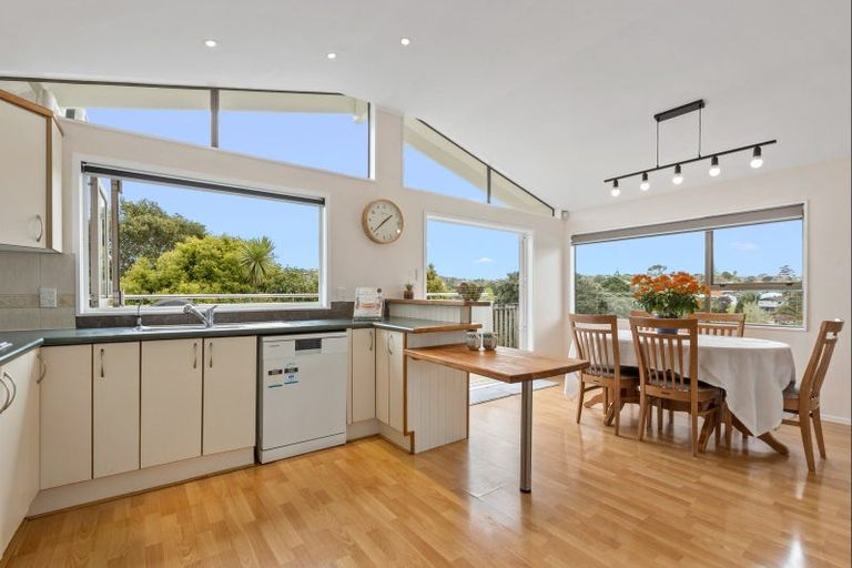 Photo of property in 1/92 Deep Creek Road, Torbay, Auckland, 0630