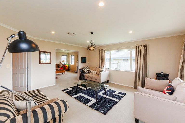 Photo of property in 163 Pacific Drive, Fitzherbert, Palmerston North, 4410