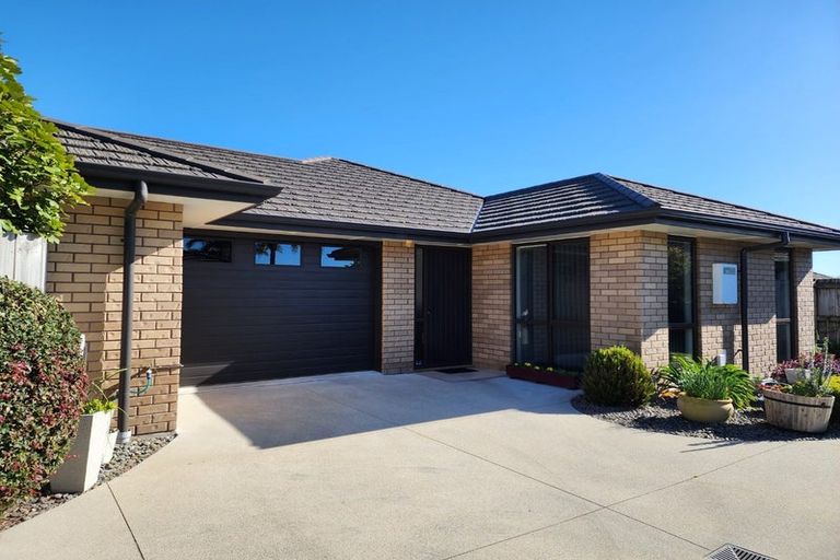 Photo of property in 21 Rainey Crescent, Papamoa Beach, Papamoa, 3118