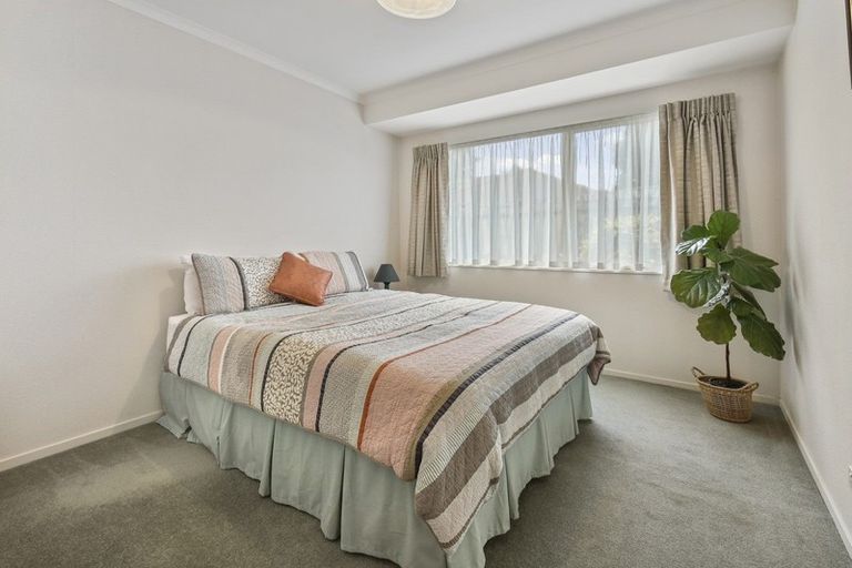 Photo of property in 13 Montilla Place, Manurewa, Auckland, 2102