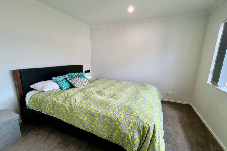 Photo of property in 16 Whareatua Avenue, Takanini, 2112