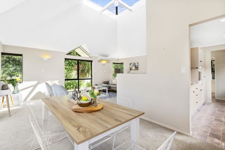 Photo of property in 48 Tio Tio Road, Miramar, Wellington, 6022