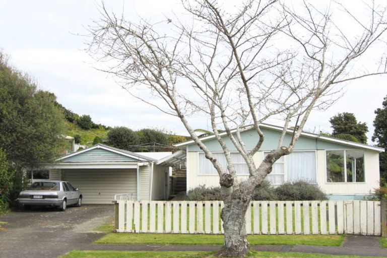 Photo of property in 4 Telford Street, Merrilands, New Plymouth, 4312