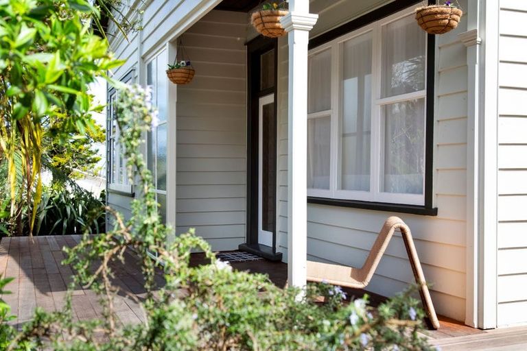 Photo of property in 41 Te Ahuahu Road, Piha, New Lynn, 0772