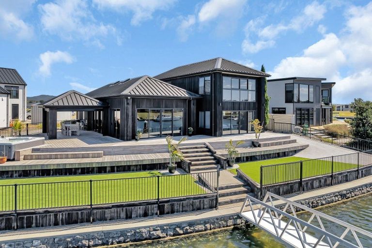 Photo of property in 25 Waitemata Drive, One Tree Point, 0118