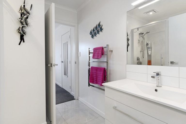 Photo of property in Waterview Estate, 86/4 Greystone Place, Omokoroa, 3114