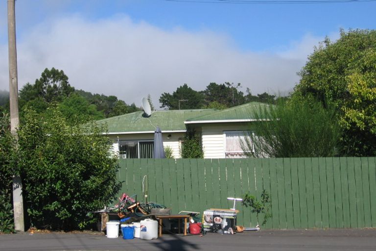 Photo of property in 4a Kaurilands Road, Titirangi, Auckland, 0604