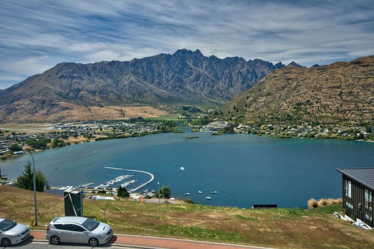 Photo of property in 8 Florence Close, Queenstown Hill, Queenstown, 9300