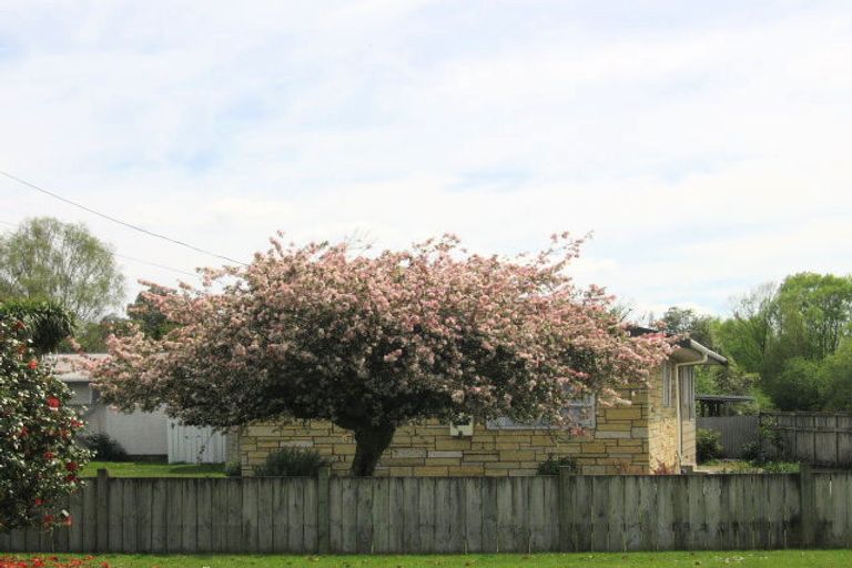 Photo of property in 48 Kawaha Point Road, Fairy Springs, Rotorua, 3015