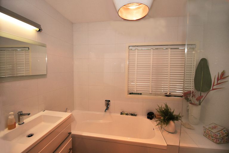 Photo of property in 12 Kendale Drive, Leigh, 0985