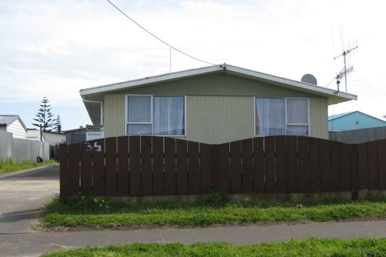 Photo of property in 35 Raupo Street, Castlecliff, Whanganui, 4501