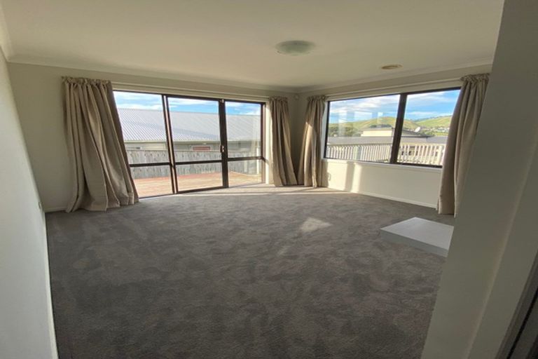 Photo of property in 77 Te Puia Drive, Aotea, Porirua, 5024