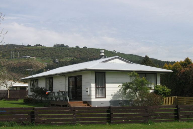 Photo of property in 6 Luke Place, Fairy Springs, Rotorua, 3015