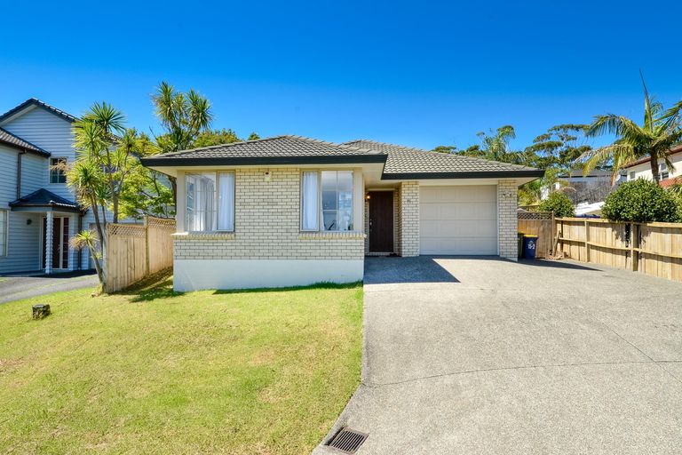 Photo of property in 2/15 Stoneleigh Court, Sunnynook, Auckland, 0632