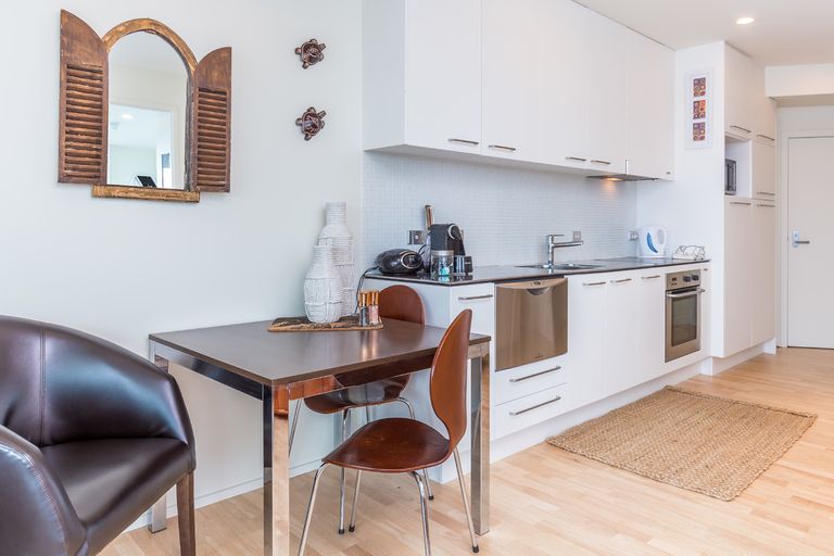 Photo of property in 30 Beach Road, Te Atatu Peninsula, Auckland, 0610