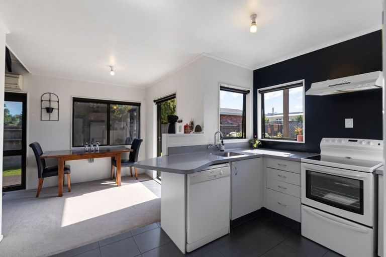 Photo of property in 16 Gladys Place, Kelvin Grove, Palmerston North, 4414