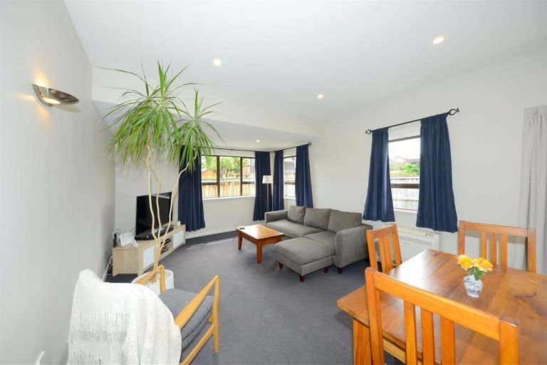 Photo of property in 112 Memorial Avenue, Burnside, Christchurch, 8053