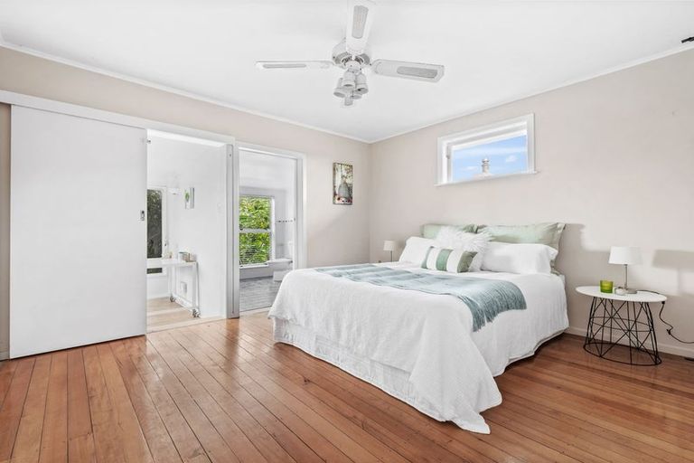 Photo of property in 18 Chorley Avenue, Massey, Auckland, 0614