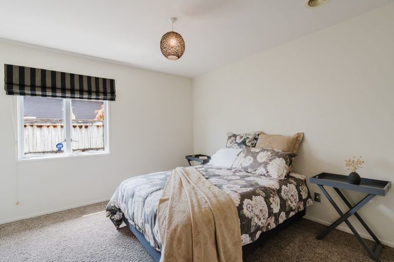 Photo of property in 92 Saint James Drive, Huntington, Hamilton, 3210