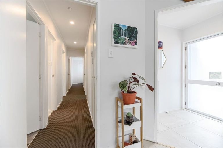 Photo of property in 48 Borich Road, Sunnyvale, Auckland, 0612