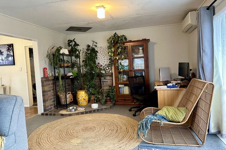 Photo of property in 2 Bryce Place, Kelvin Grove, Palmerston North, 4414