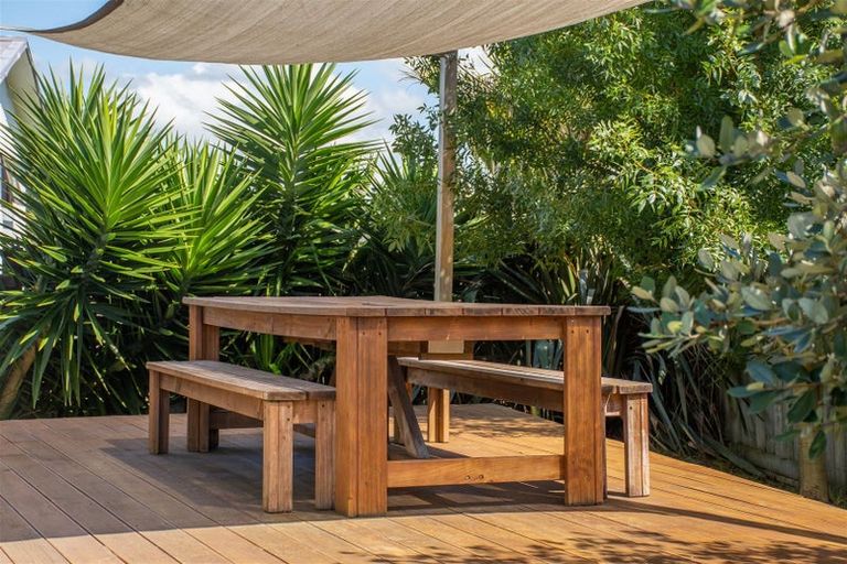 Photo of property in 5 Longstead Avenue, Papamoa Beach, Papamoa, 3118