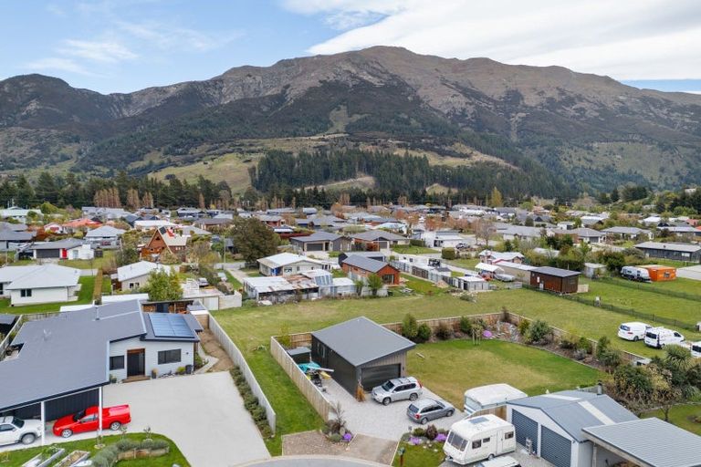 Photo of property in 18 Pennycook Place, Lake Hawea, 9382