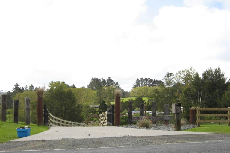 Photo of property in 91 Oraha Road, Kumeu, 0892