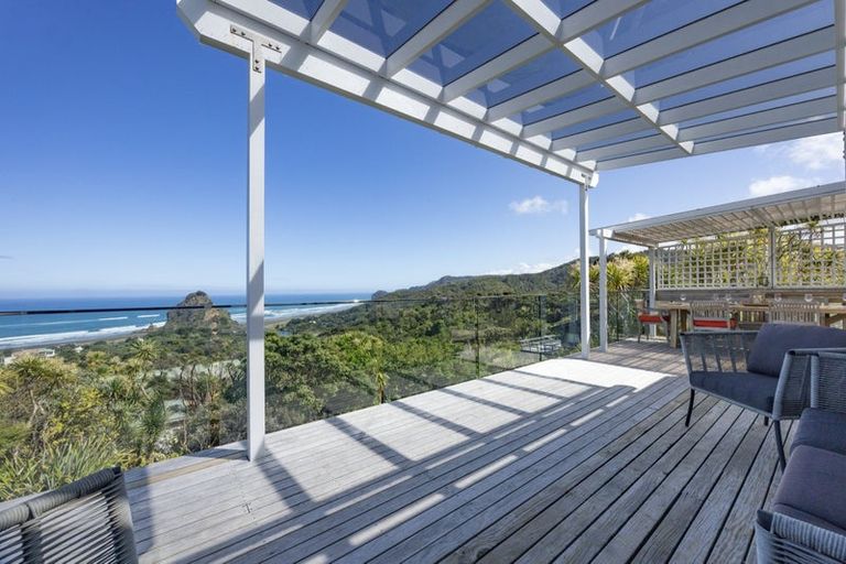Photo of property in 109 Seaview Road, Piha, 0772
