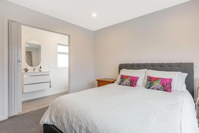 Photo of property in 23c Hinau Street, Tawa, Wellington, 5028