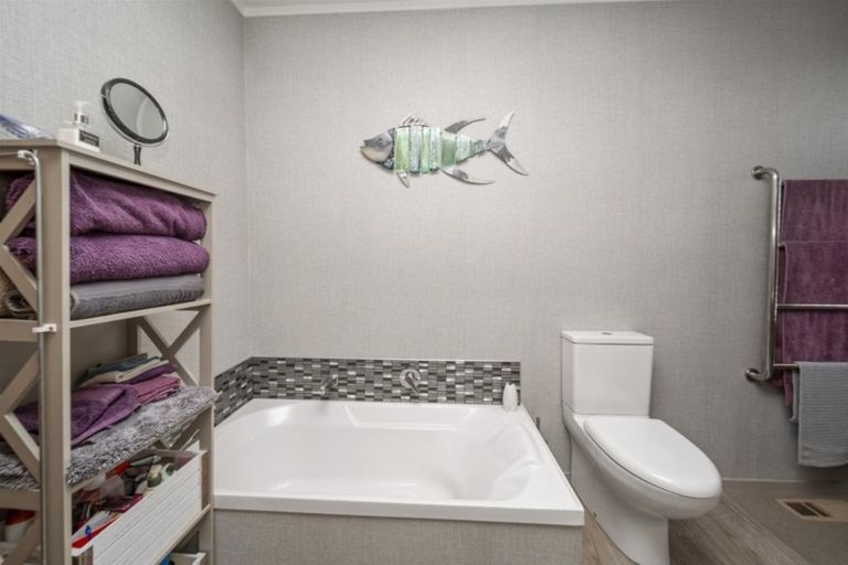 Photo of property in 81 Collins Street, Hawera, 4610