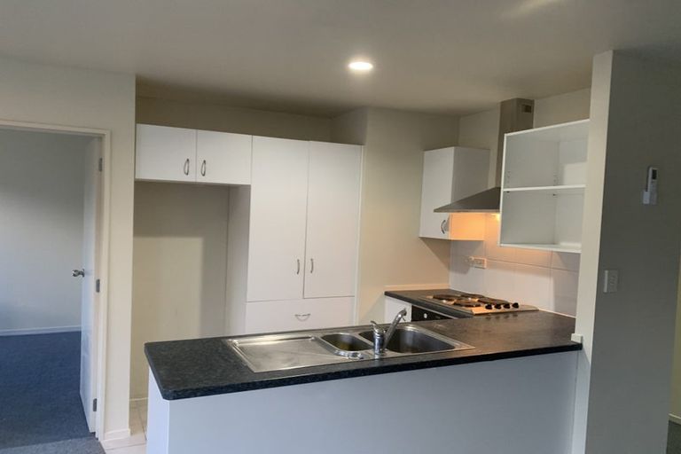 Photo of property in 62 Woodbank Drive, Glen Eden, Auckland, 0602