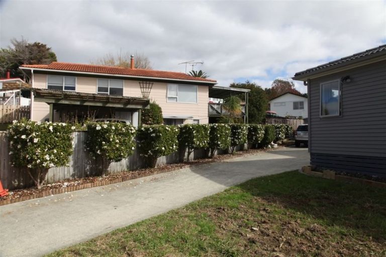 Photo of property in 3 Julia Place, Totara Vale, Auckland, 0629