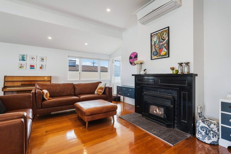 Photo of property in 16 Wolfe Street, Regent, Whangarei, 0112