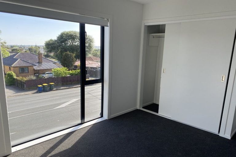 Photo of property in 3/1 Fruitvale Road, New Lynn, Auckland, 0600
