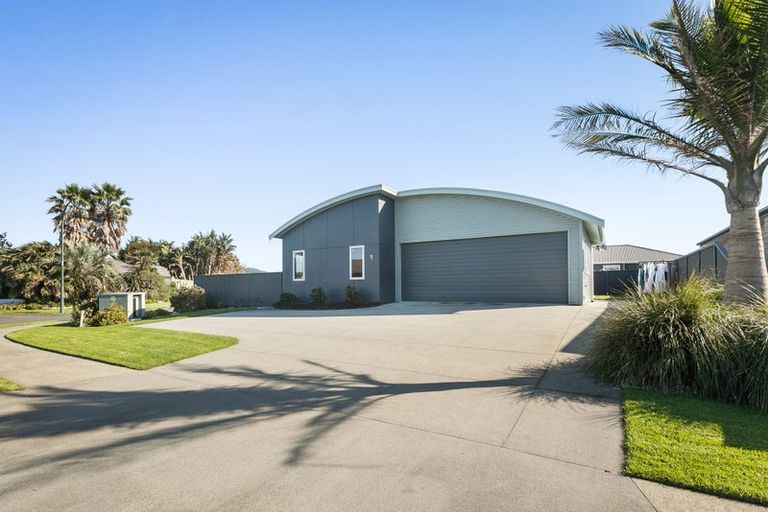 Photo of property in 18 Surfers Avenue, Waihi Beach, 3611