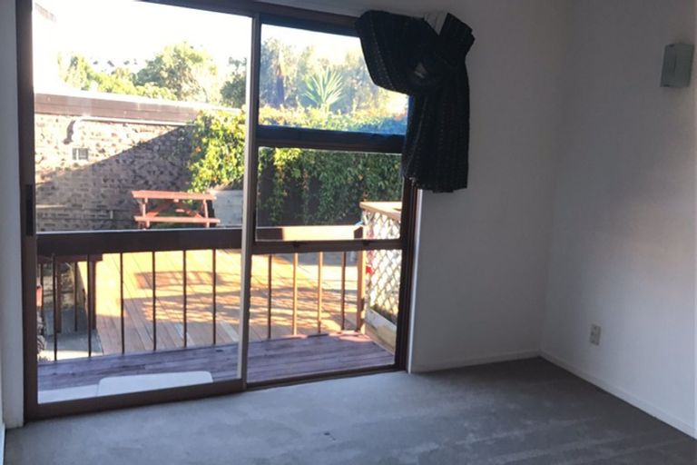 Photo of property in 8 Heaton Grove, Chatswood, Auckland, 0626