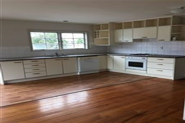 Photo of property in 8 Cargill Street, Papakura, 2110