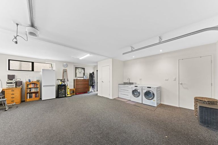 Photo of property in 252 Courtenay Street, Strandon, New Plymouth, 4312