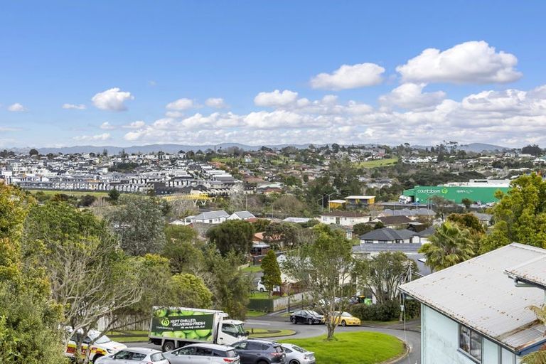 Photo of property in 17 Magdalen Place, West Harbour, Auckland, 0618