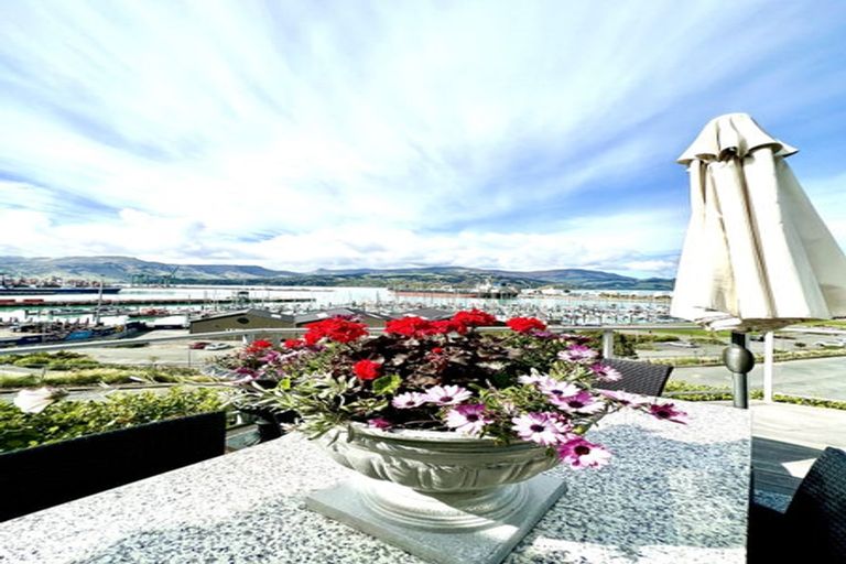 Photo of property in 1 Simeon Quay, Lyttelton, 8082