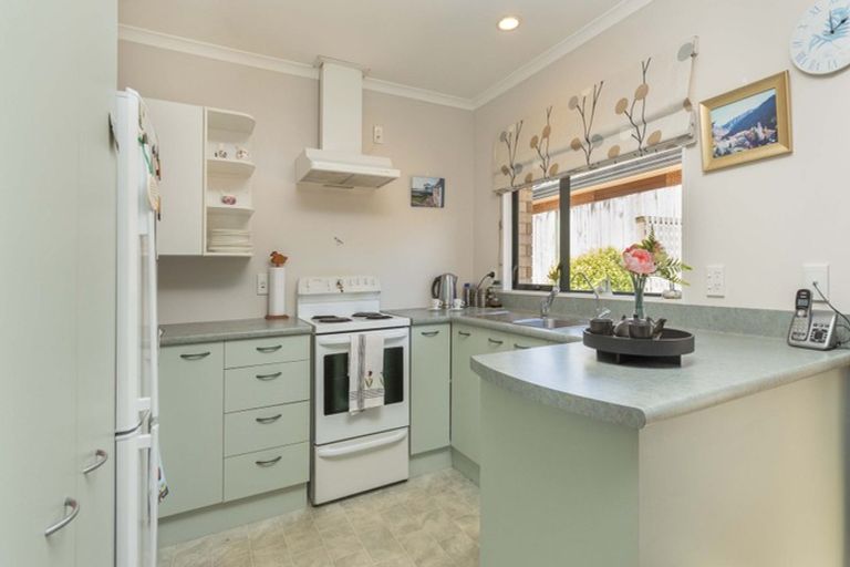 Photo of property in Redwood Village, 16/42 Main Road, Tawa, Wellington, 5028