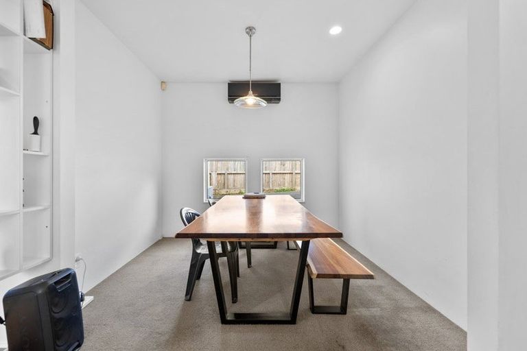 Photo of property in 11 Fathom Place, Te Atatu Peninsula, Auckland, 0610