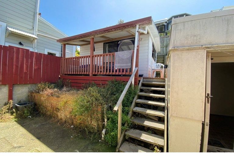Photo of property in 6 Howard Street, Mount Cook, Wellington, 6021