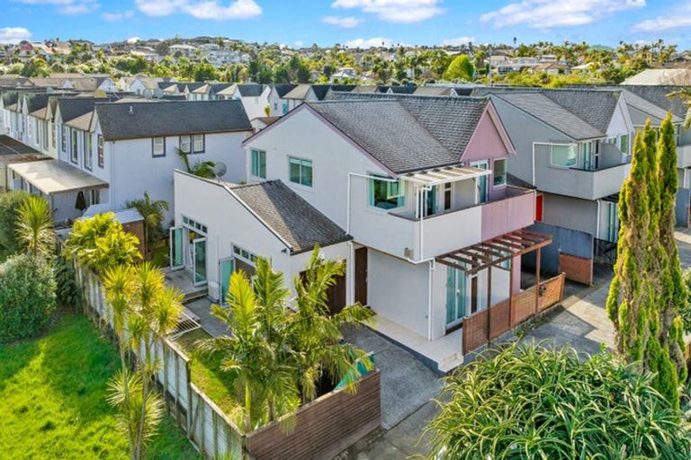 Photo of property in 11f Clearwater Cove, West Harbour, Auckland, 0618